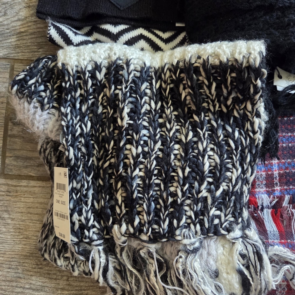 Assorted Scarves Collection - Picture 2 of 7